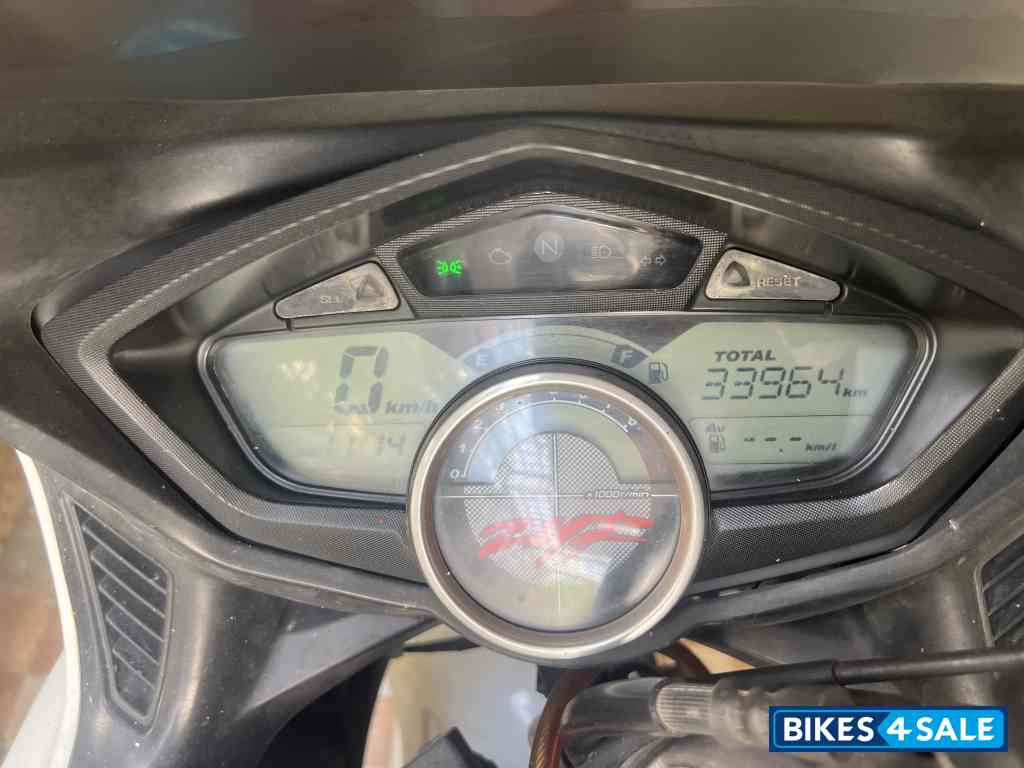 White Hero Karizma ZMR White Hero Karizma ZMR