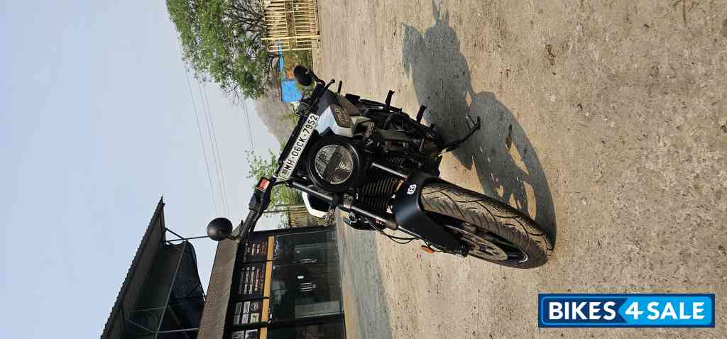 White And Black Husqvarna Vitpilen 250 2024 White And Black Husqvarna Vitpilen 250 2024