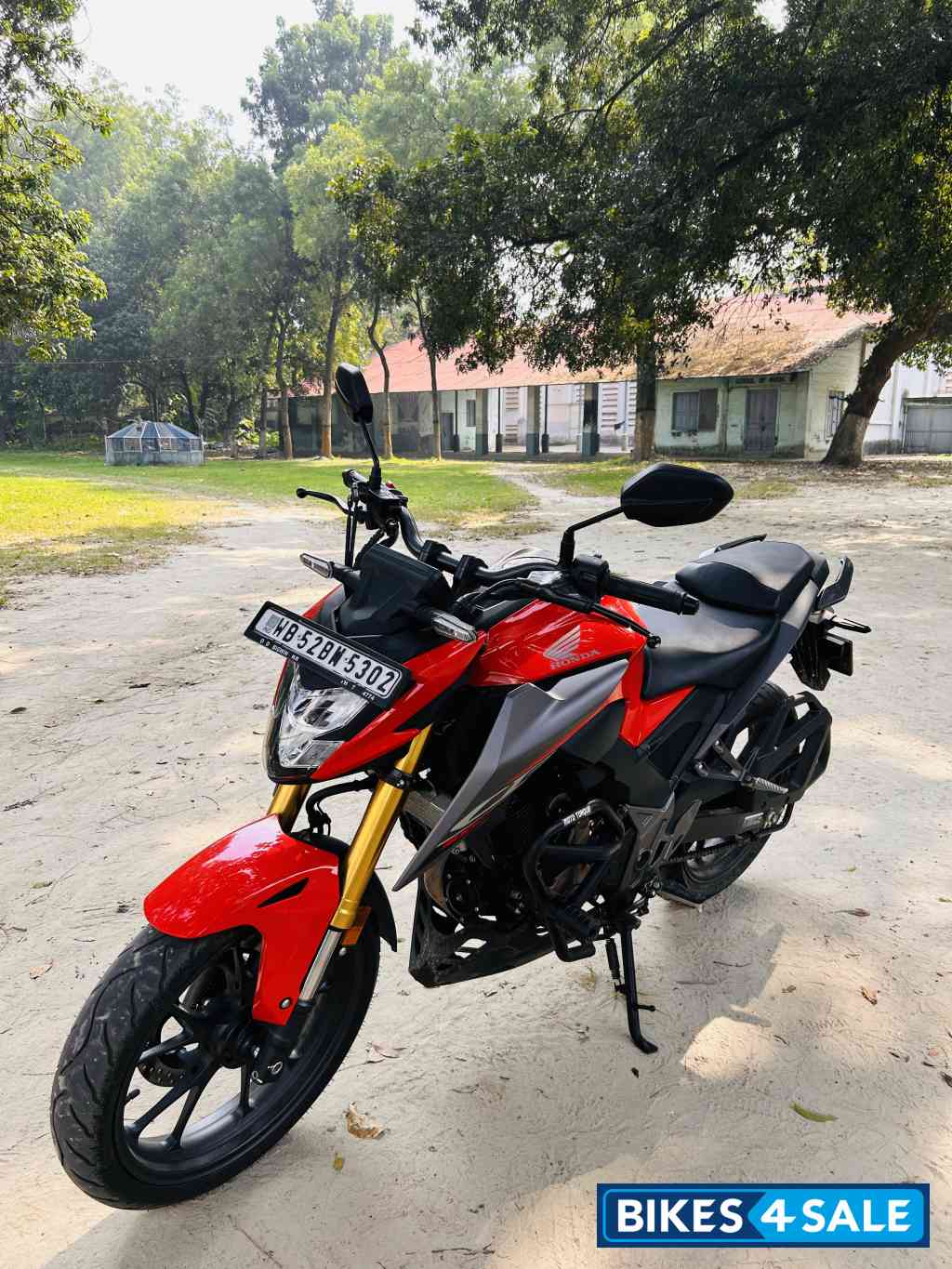 Red Honda CB300F Deluxe Pro