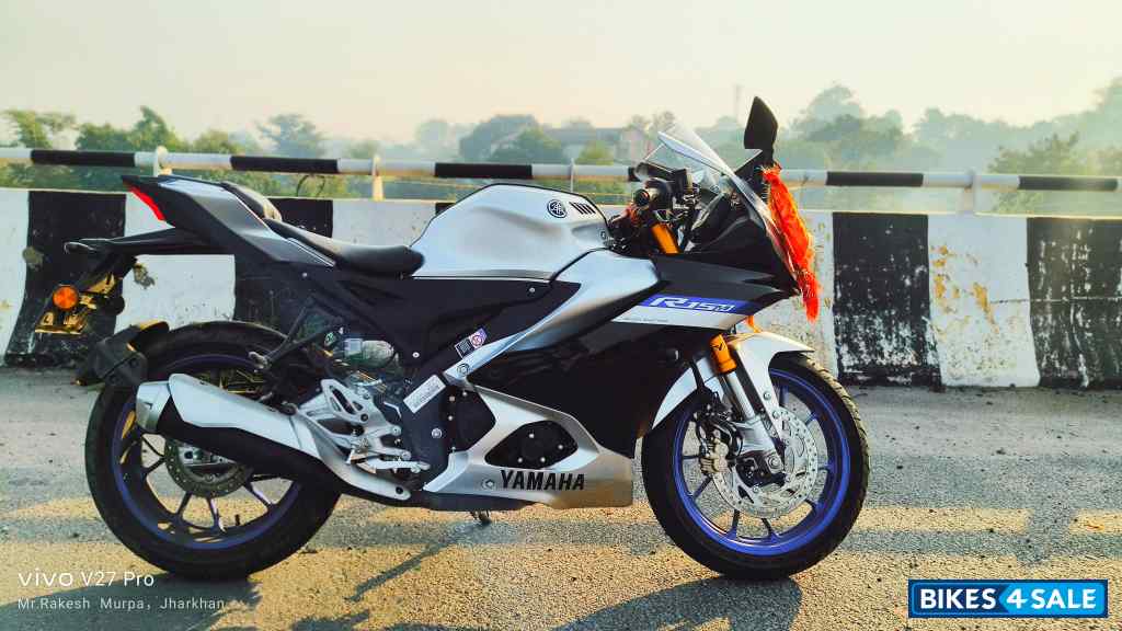 White Yamaha R15M White Yamaha R15M
