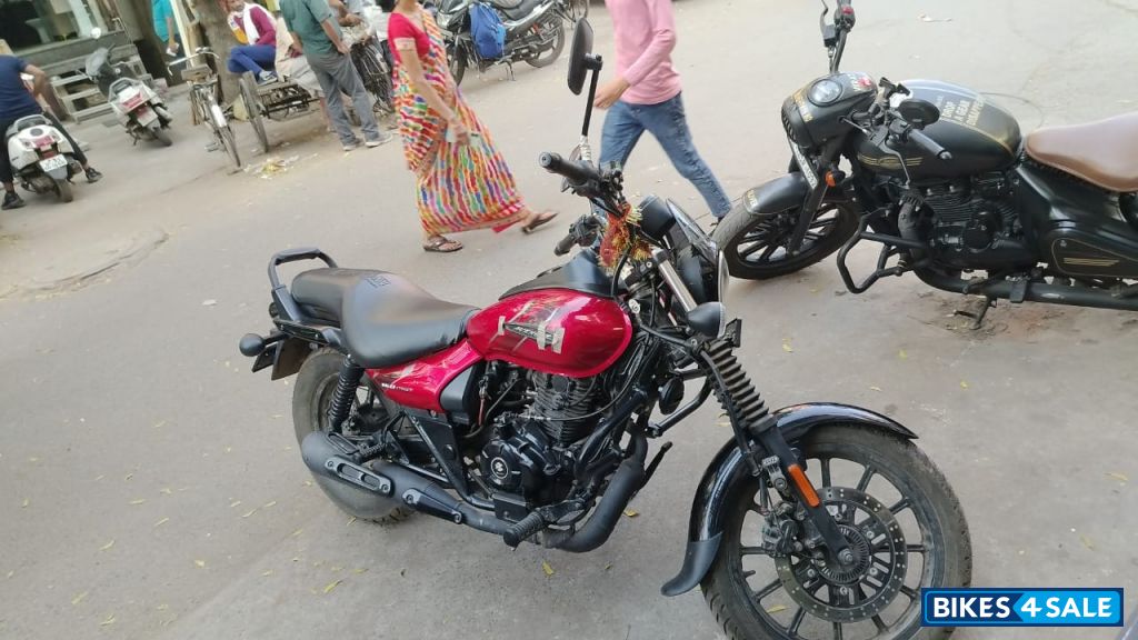 Red Bajaj Avenger Street 160