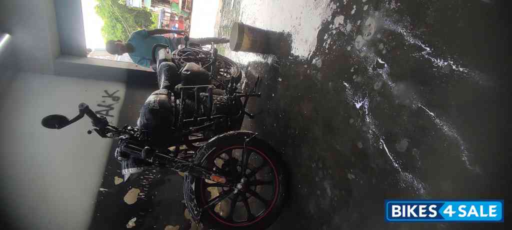 Royal Enfield Classic Stealth Black Royal Enfield Classic Stealth Black