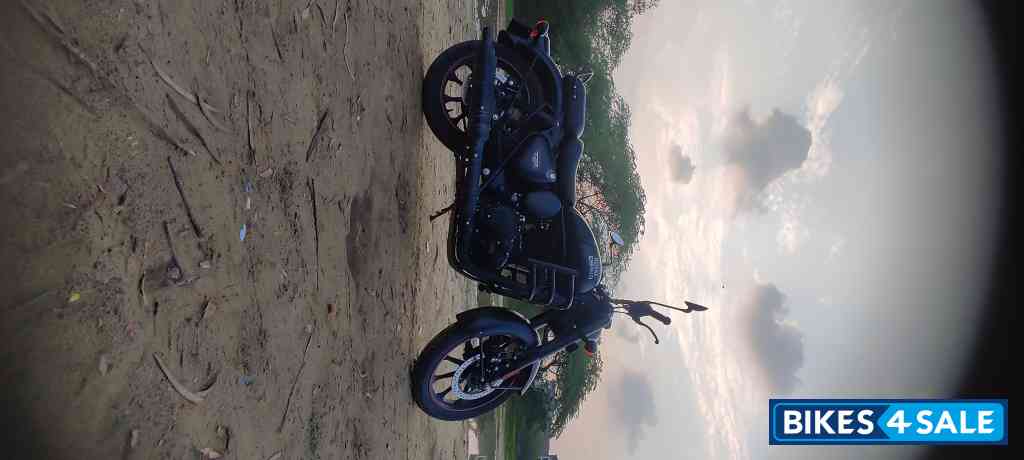 Royal Enfield Classic Stealth Black Royal Enfield Classic Stealth Black