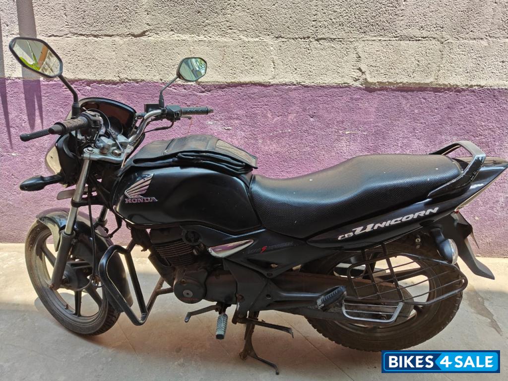 Black Honda CB Unicorn Black Honda CB Unicorn