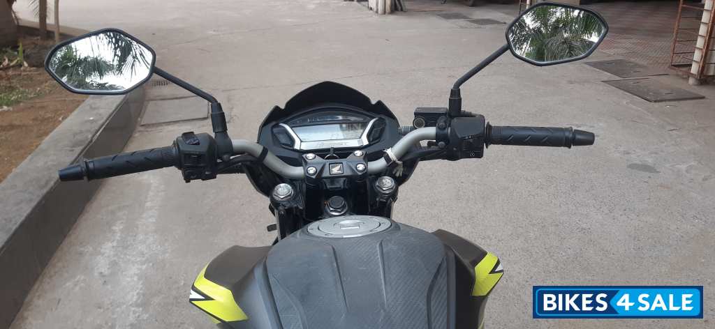 Neon Green & Black Two Tone Co Honda CB Hornet 160R ABS Neon Green & Black Two Tone Co Honda CB Hornet 160R ABS