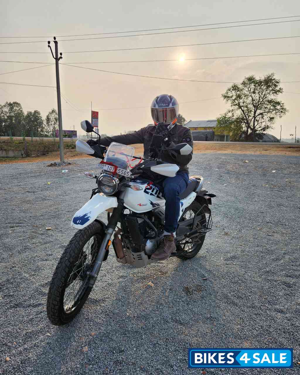 White & Blue Hero Xpulse 200 4V White & Blue Hero Xpulse 200 4V