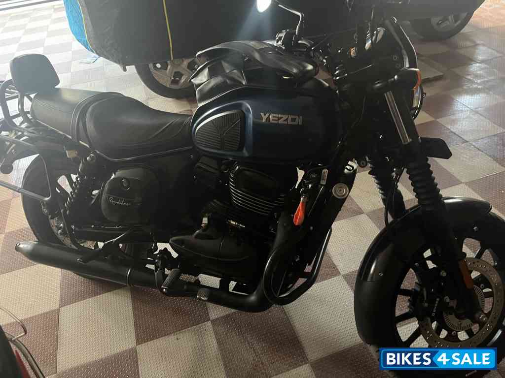 Blue Yezdi Roadster Dark Blue Yezdi Roadster Dark