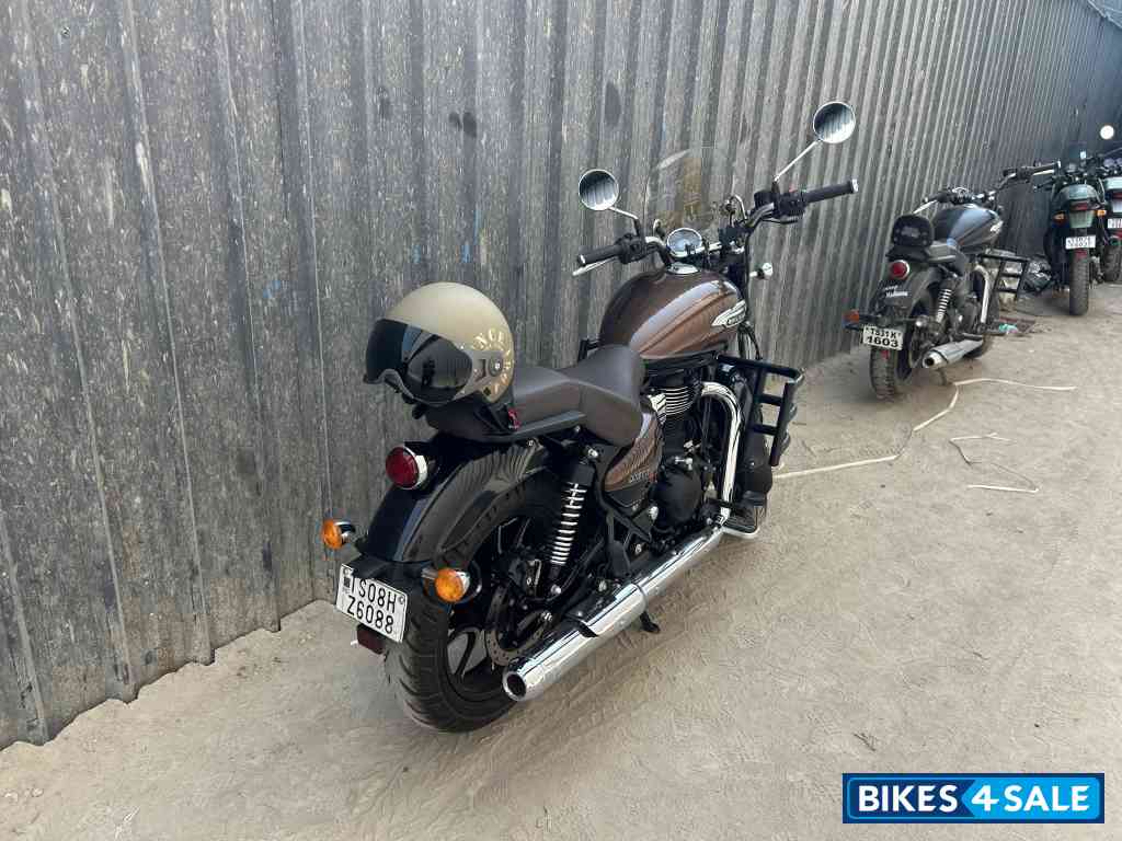 Royal Enfield Meteor 350 Supernova