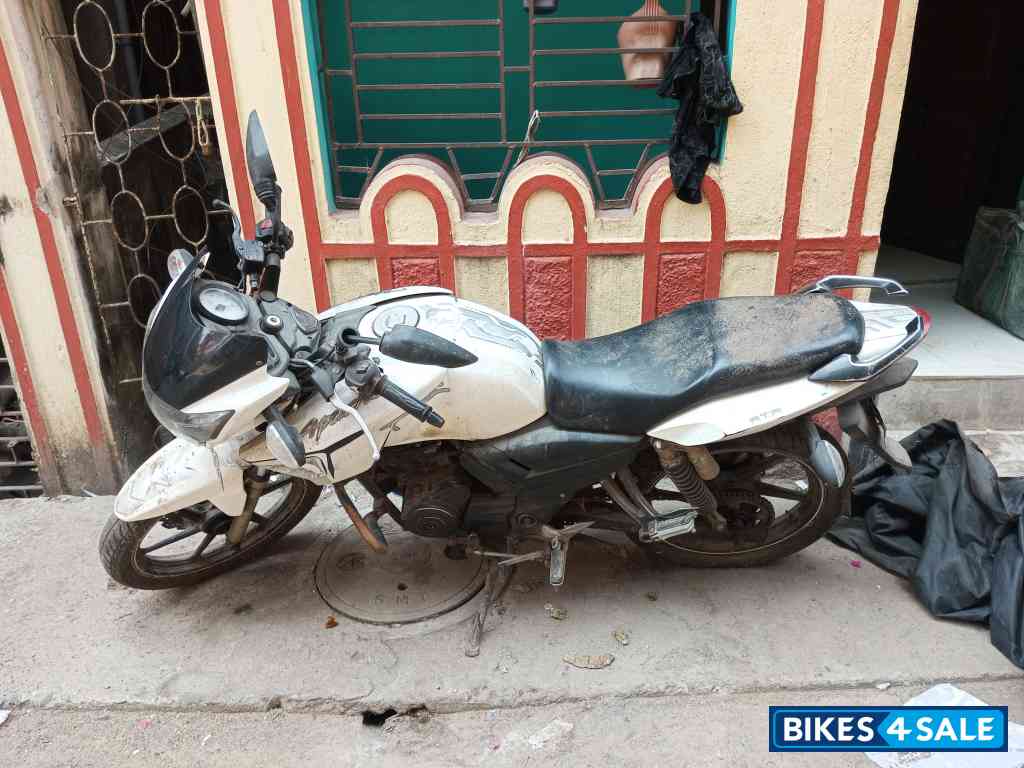 White TVS Apache RTR 180 ABS