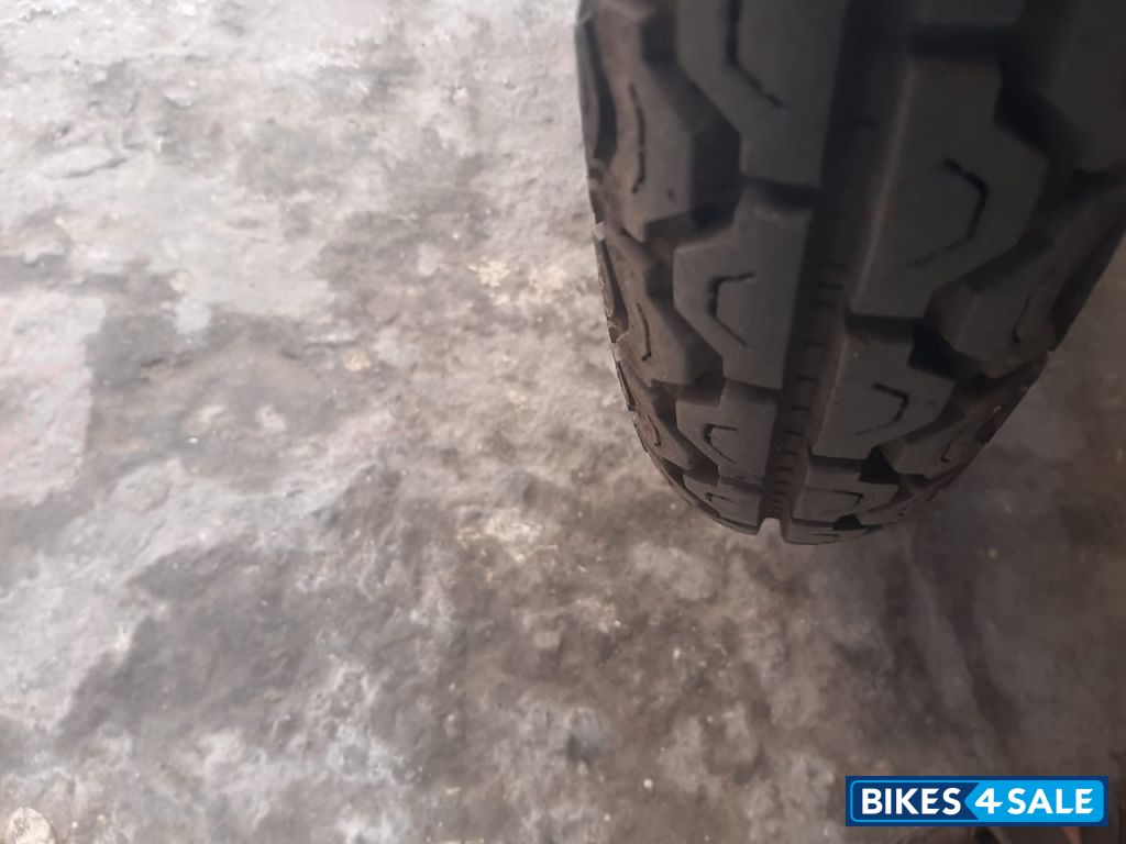 Black/red Honda Shine 100 Black/red Honda Shine 100