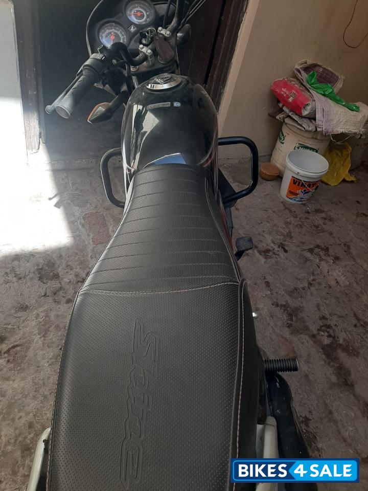 Black/red Honda Shine 100 Black/red Honda Shine 100