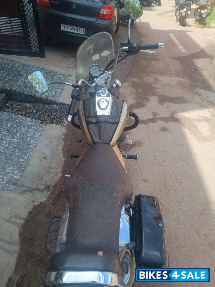 Golden Bajaj Avenger Cruise 220 Golden Bajaj Avenger Cruise 220