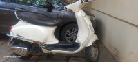 White Vespa LX 125