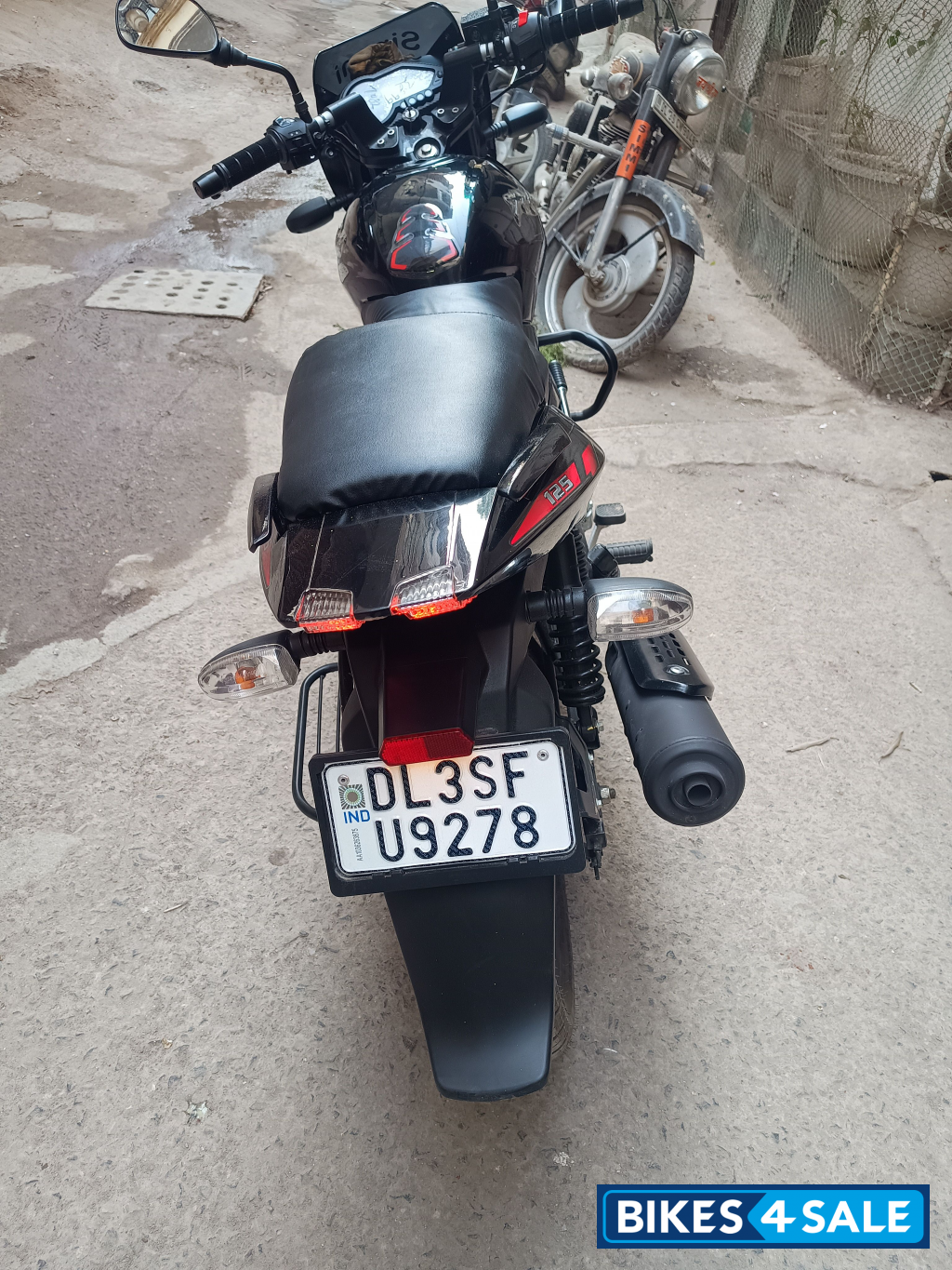 Bajaj Pulsar 125 Neon Disc Single Seat Bajaj Pulsar 125 Neon Disc Single Seat