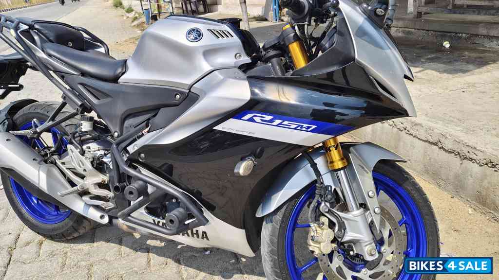 Silver Blue Yamaha R15M