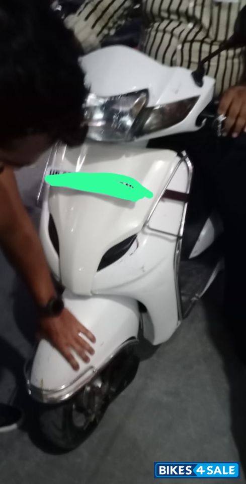 White Honda Activa 125