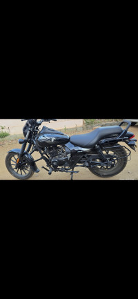 Ebony Black Met Bajaj Avenger Street 160