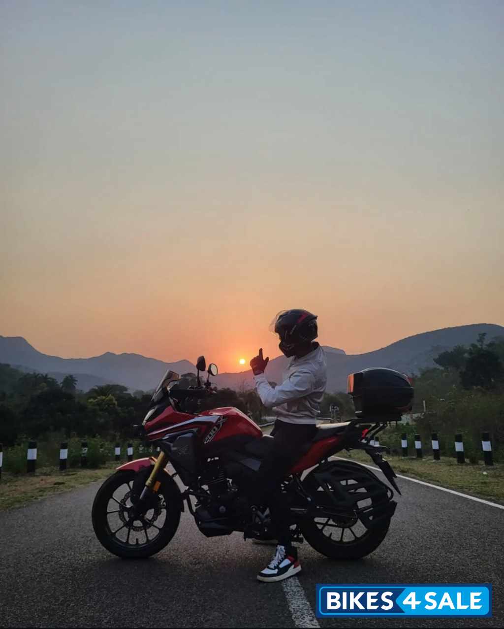 Red Honda CB200X Red Honda CB200X