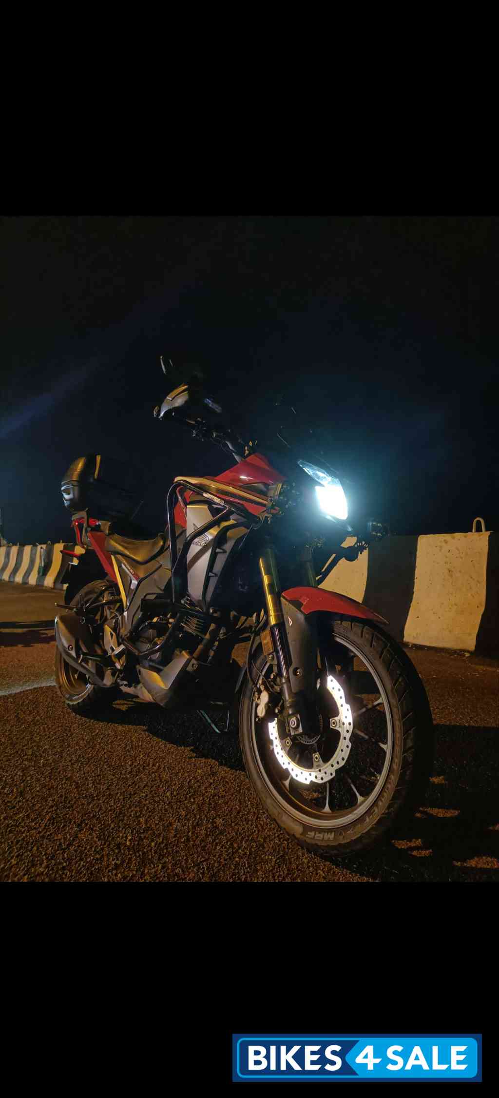 Red Honda CB200X Red Honda CB200X