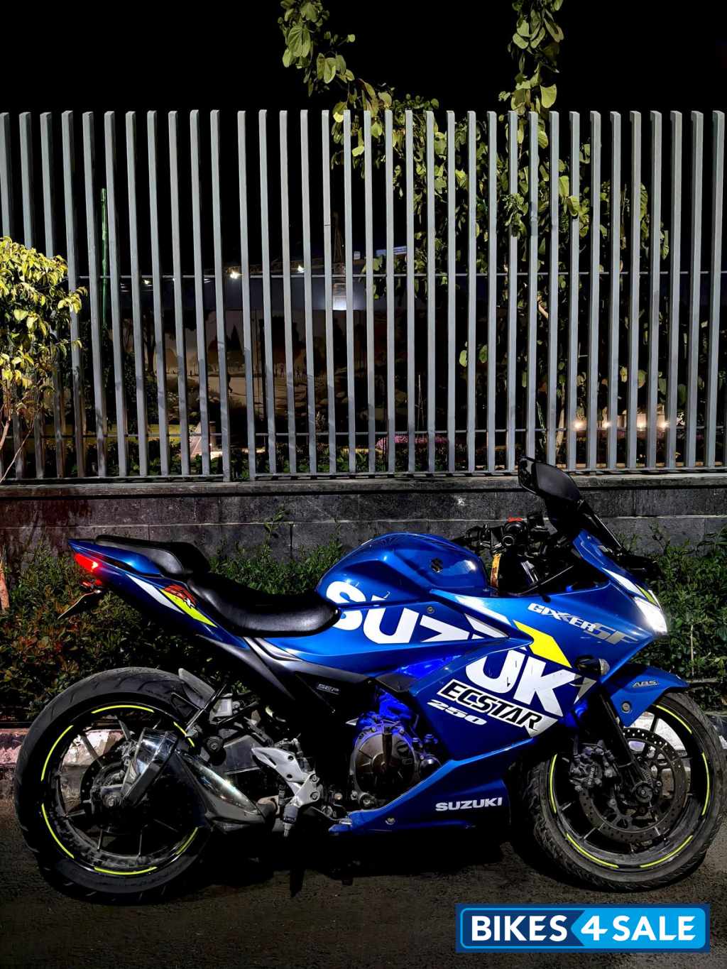 Blue Suzuki Gixxer SF 250 Blue Suzuki Gixxer SF 250