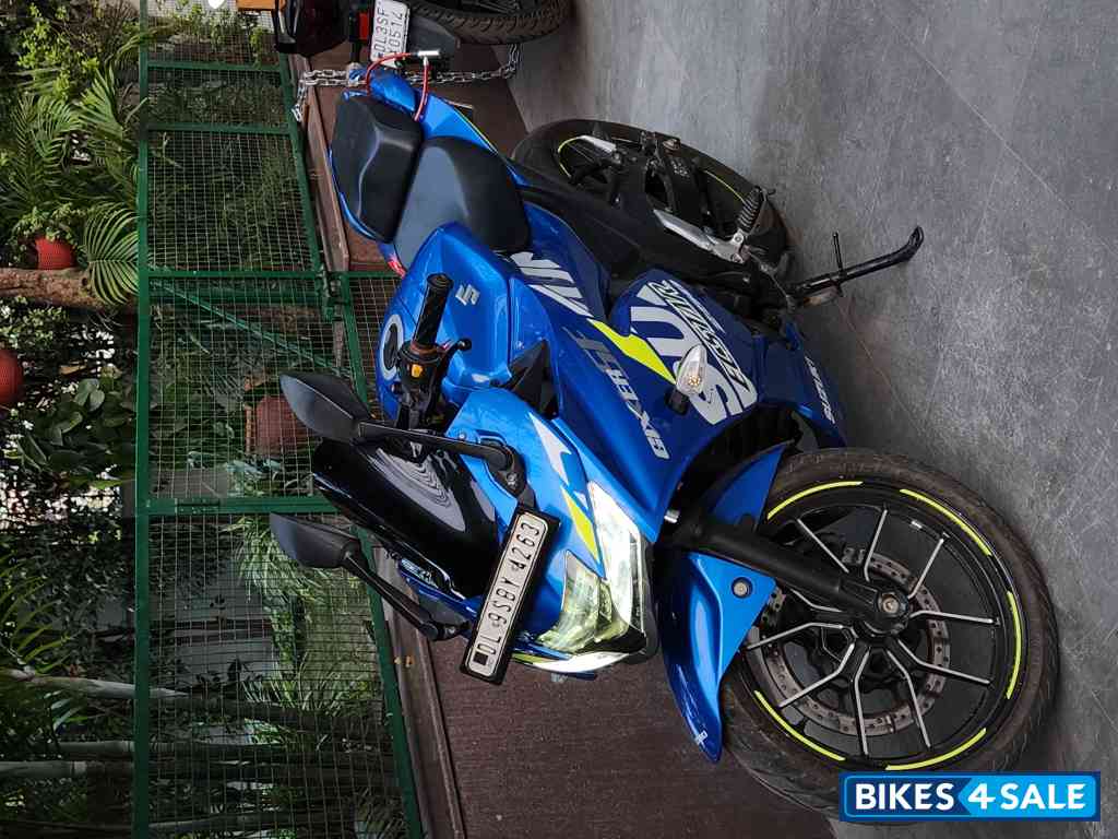 Blue Suzuki Gixxer SF 250 Blue Suzuki Gixxer SF 250