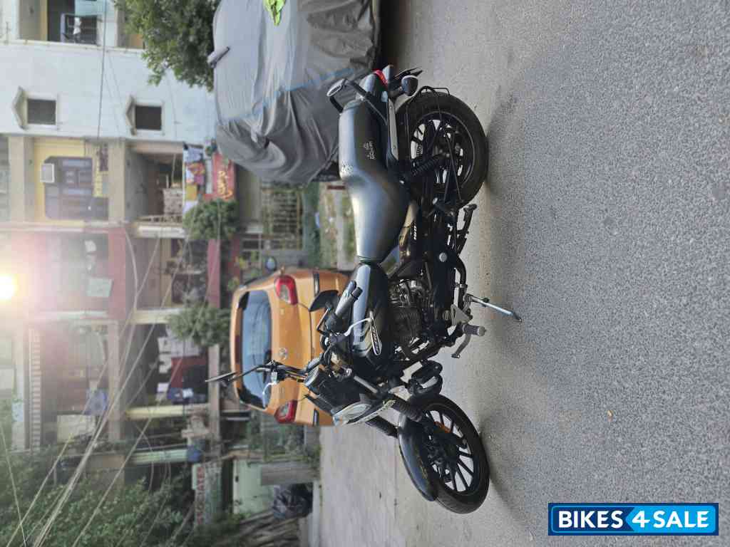Black Bajaj Avenger Street 160