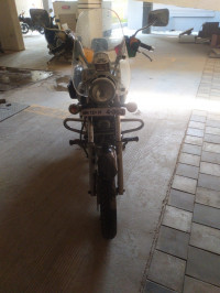 Black Bajaj Avenger Cruise 220