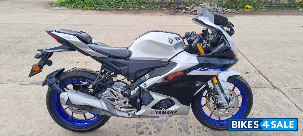 Yamaha R15M