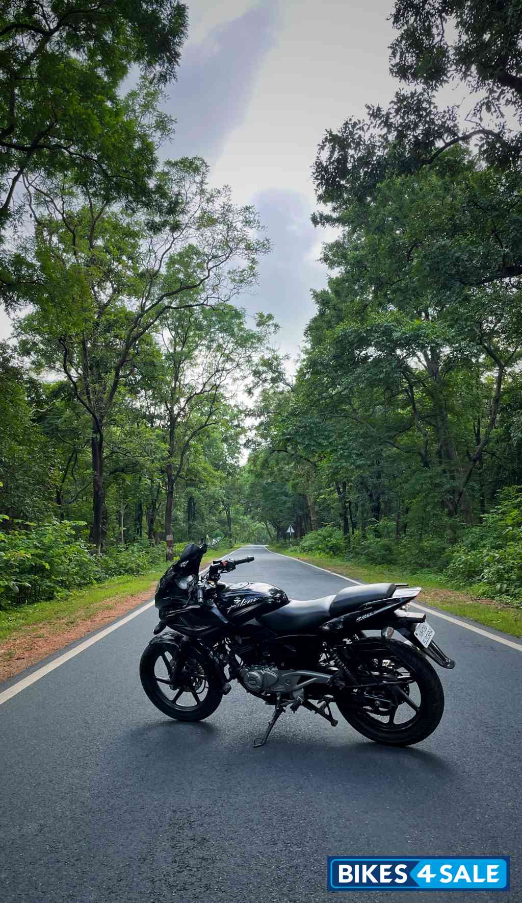 Bajaj Pulsar 220F Bajaj Pulsar 220F