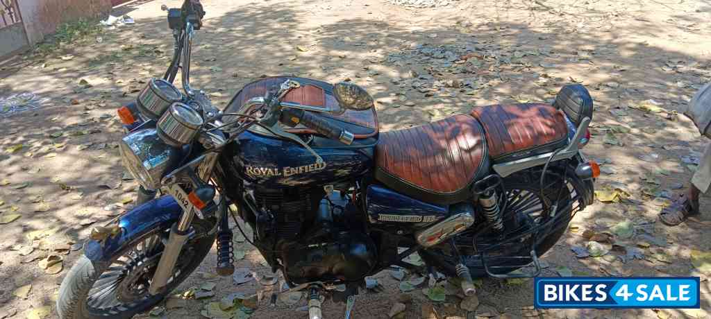 Blue Royal Enfield Thunderbird 350 Blue Royal Enfield Thunderbird 350