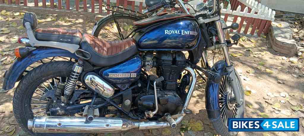 Blue Royal Enfield Thunderbird 350 Blue Royal Enfield Thunderbird 350
