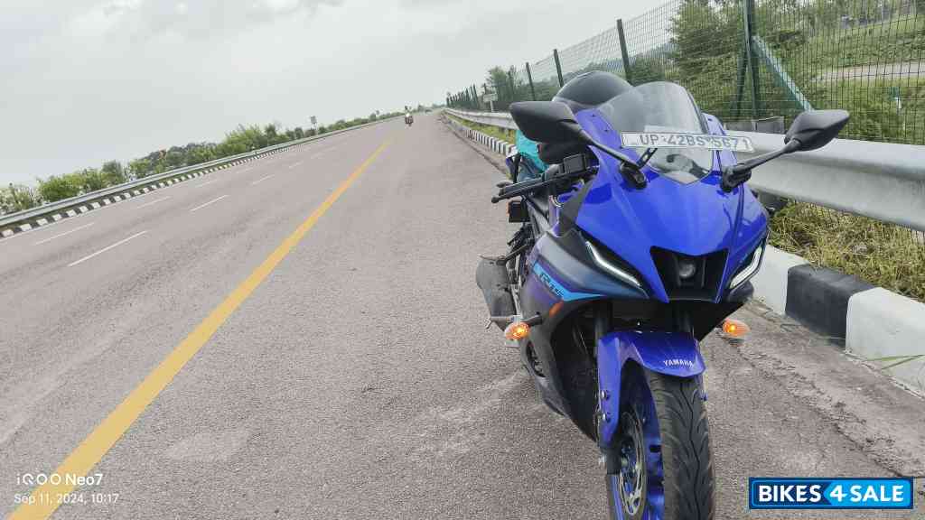 Yamaha R15 V4