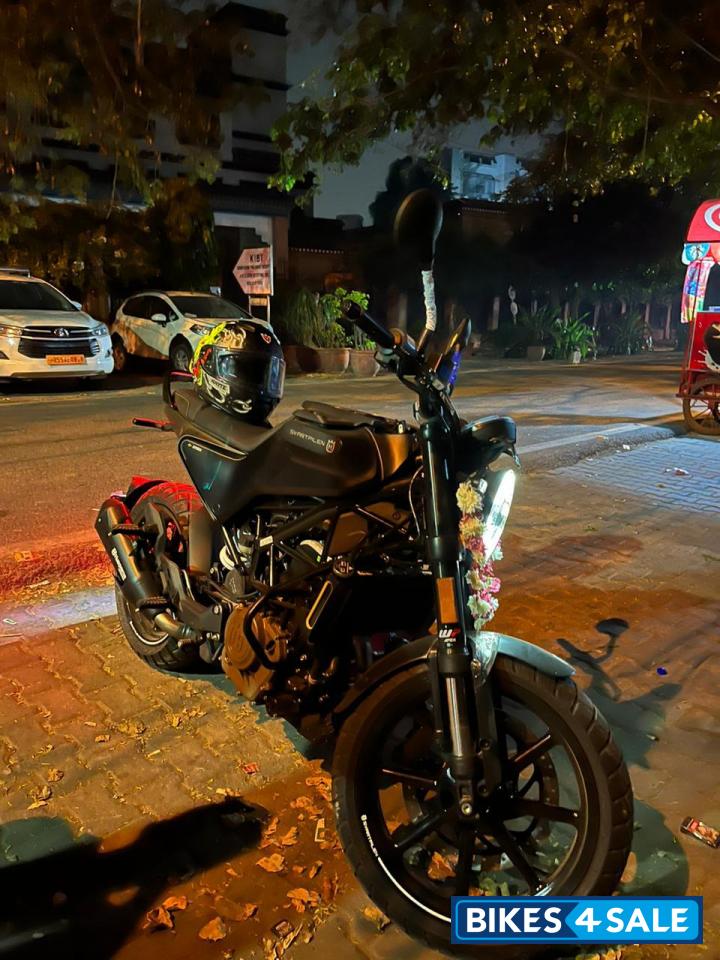 Husqvarna Svartpilen 250