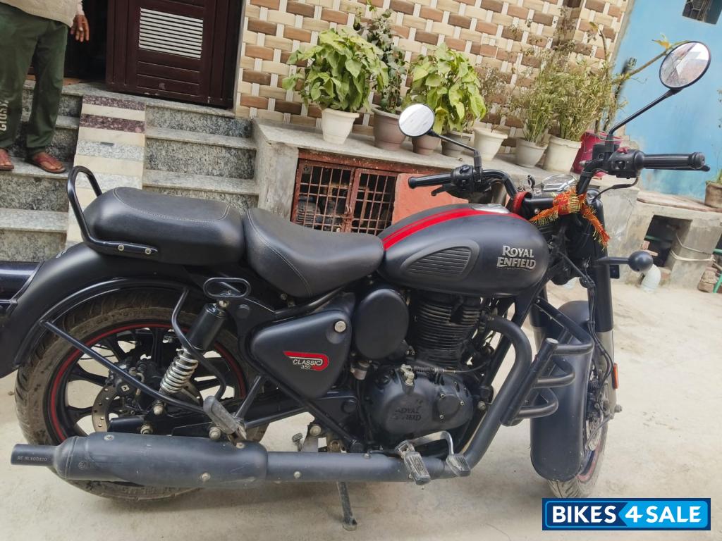 Black Royal Enfield Classic Stealth Black Black Royal Enfield Classic Stealth Black