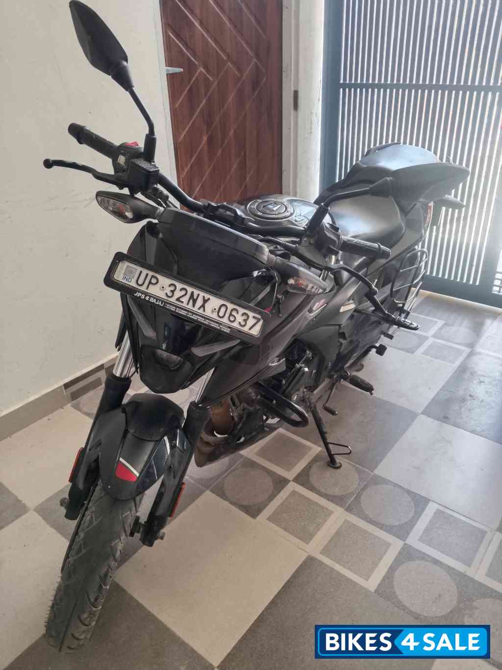 Black Bajaj Pulsar N160 Dual Channel ABS Black Bajaj Pulsar N160 Dual Channel ABS