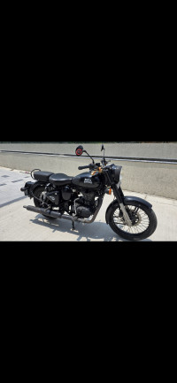 Stealth Black Royal Enfield Classic Stealth Black