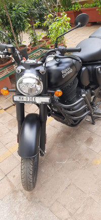 Dark Stealth Black Royal Enfield Classic Stealth Black