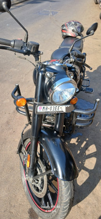 Dark Stealth Black Royal Enfield Classic Stealth Black