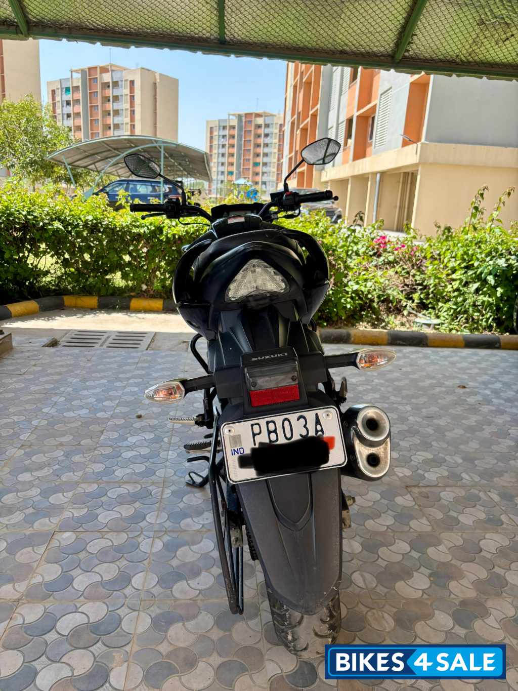 Black Suzuki Gixxer ABS Black Suzuki Gixxer ABS