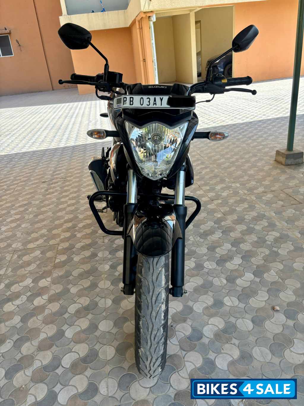 Black Suzuki Gixxer ABS Black Suzuki Gixxer ABS