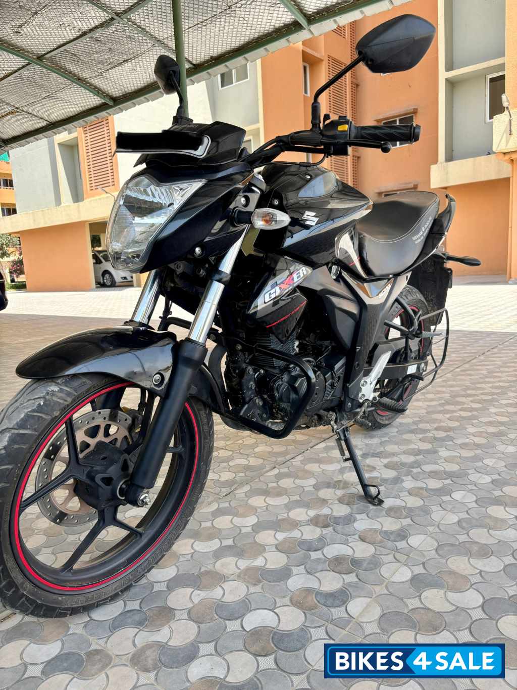 Black Suzuki Gixxer ABS Black Suzuki Gixxer ABS