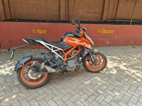Orange KTM Duke 390
