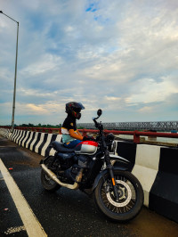 Yezdi Scrambler Dual Tone