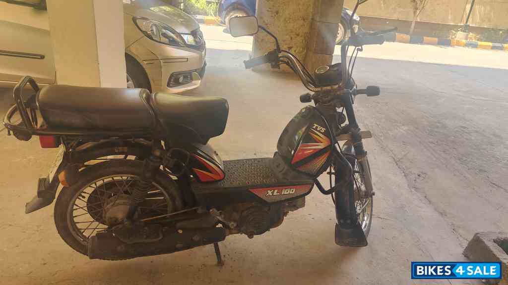 Black TVS XL 100