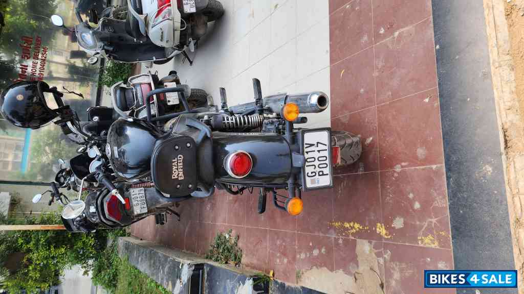 Black Royal Enfield Meteor 350 Black Royal Enfield Meteor 350