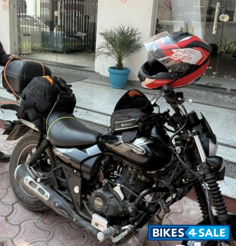 Black Bajaj Avenger Street 160 BS6