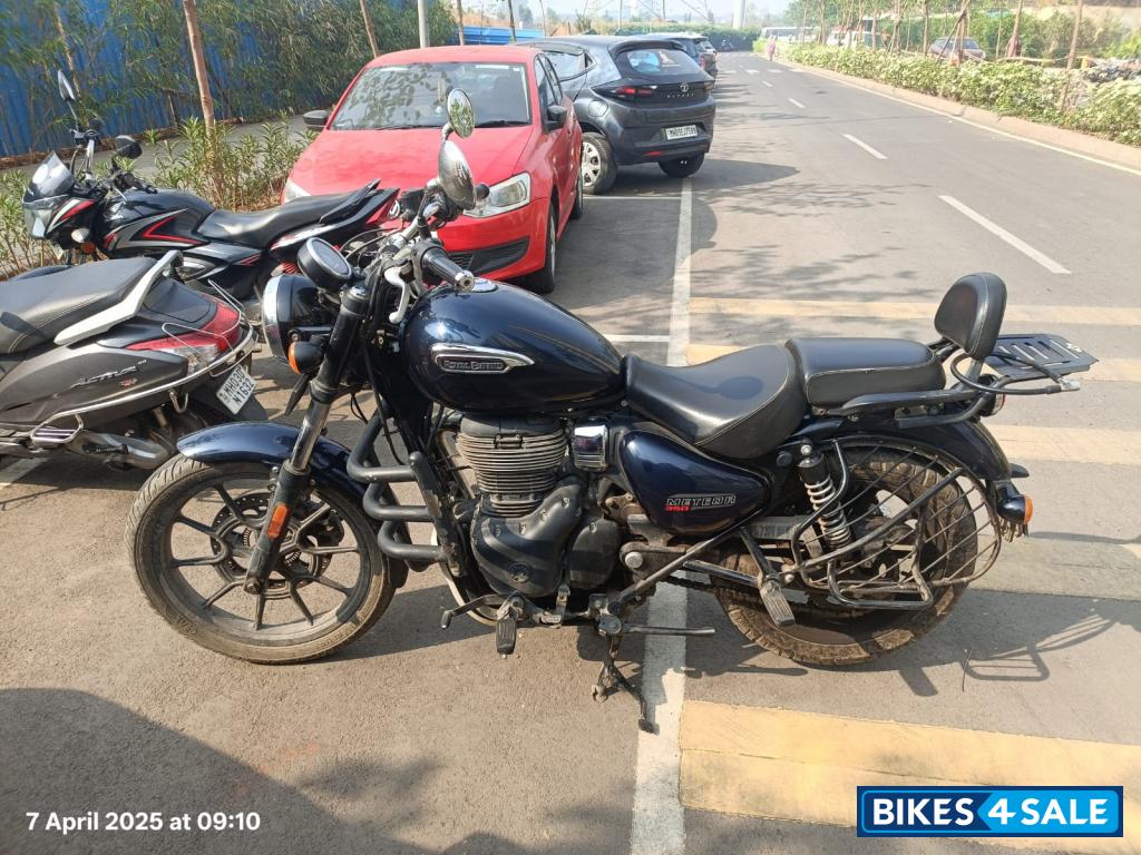 Blue Royal Enfield Meteor 350 Stellar Blue Royal Enfield Meteor 350 Stellar
