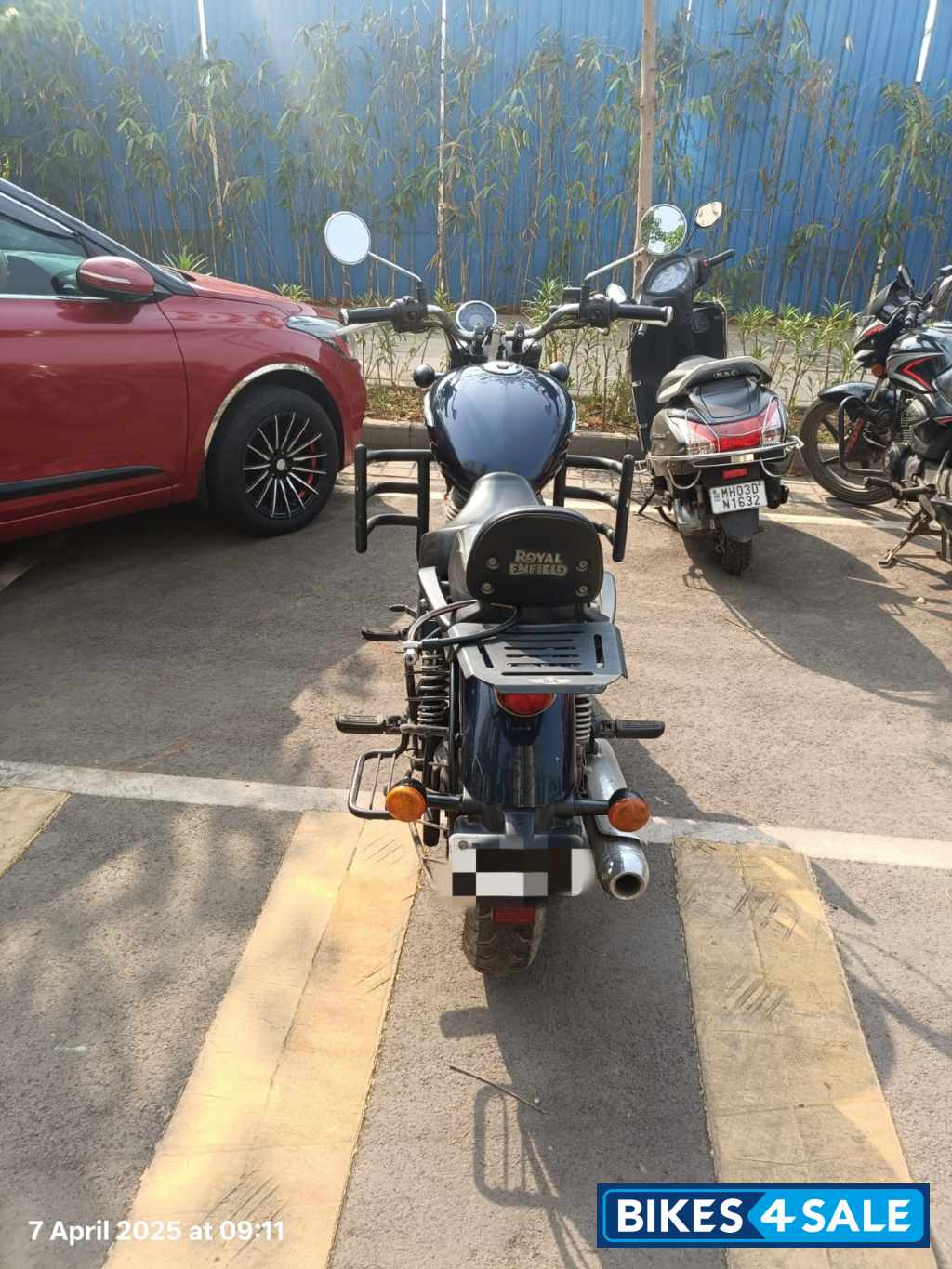 Blue Royal Enfield Meteor 350 Stellar Blue Royal Enfield Meteor 350 Stellar