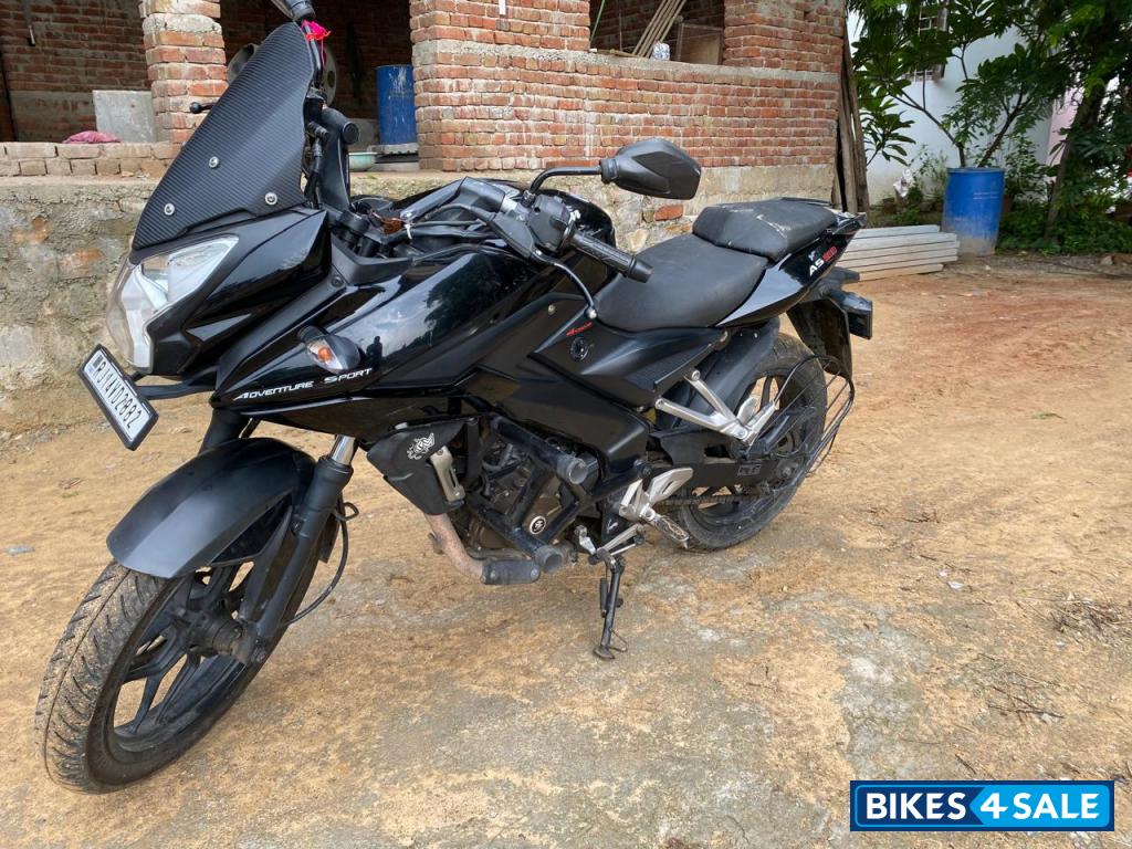 Black Bajaj Pulsar AS 200 Black Bajaj Pulsar AS 200