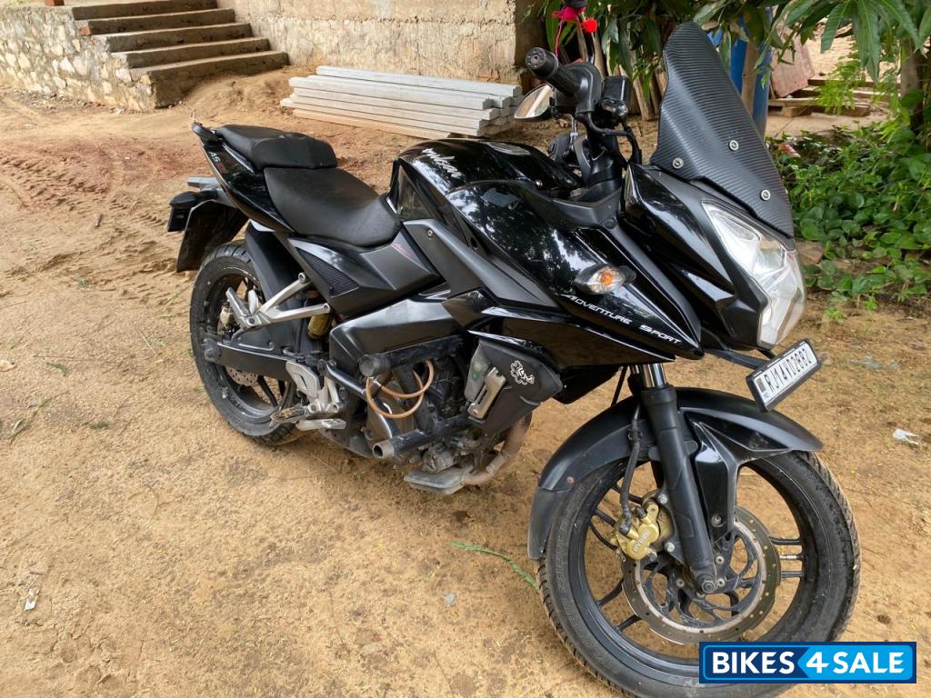 Black Bajaj Pulsar AS 200 Black Bajaj Pulsar AS 200